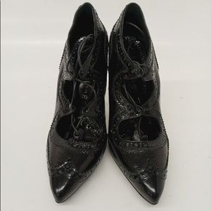 Tory Burch Hawthorn Lace Up Leather Shoes Size 8M.  Like new!